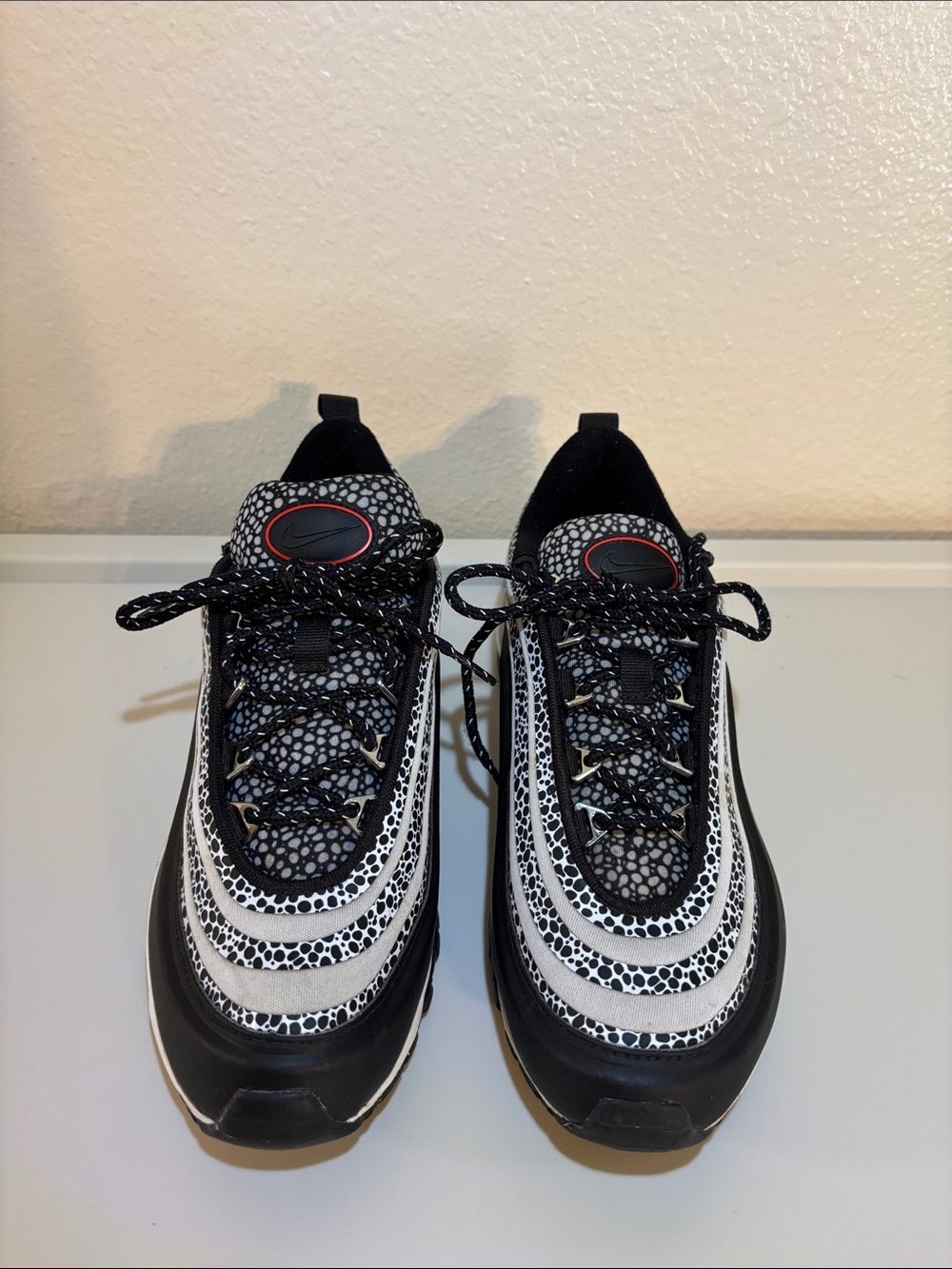 Nike Black & White Patterned Running Shoes with Red Logo Accent Pre Owned
